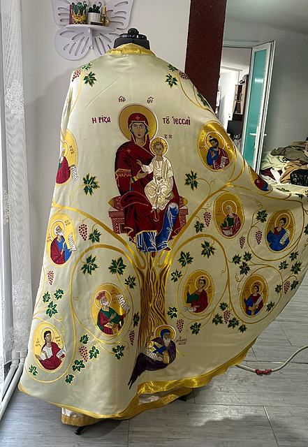 Rugul lui Iesei, broderie pe toată lățimea felonului