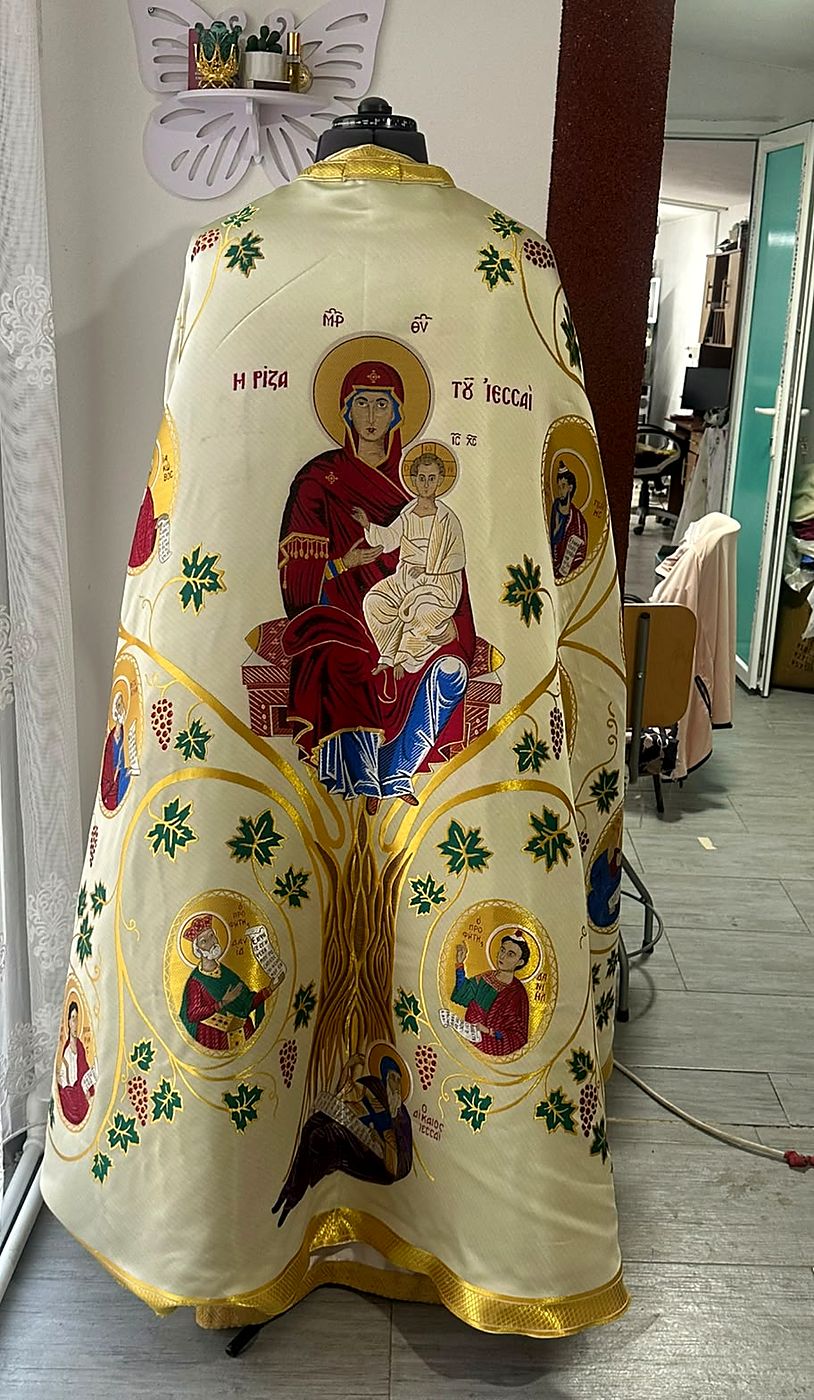 Felon crem cu icoana Maicii Domnului și Rugul lui Iesei, brodat în culori și fir auriu