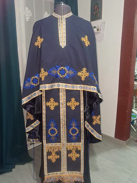 Set bleumarin cu broderie albastră și aurie